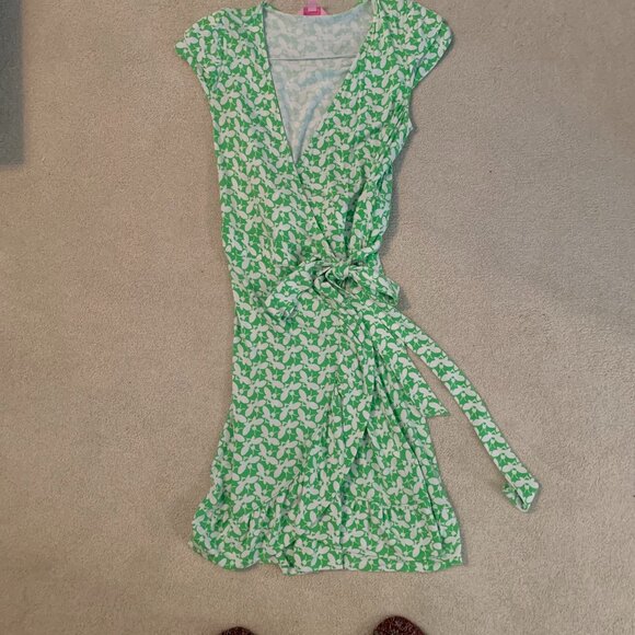 Lilly Pulitzer Bee Print Ruffle Wrap Dress Size Small - Picture 2 of 6